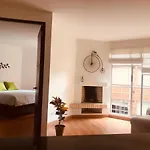 Aparta Estudio Arezzo 60